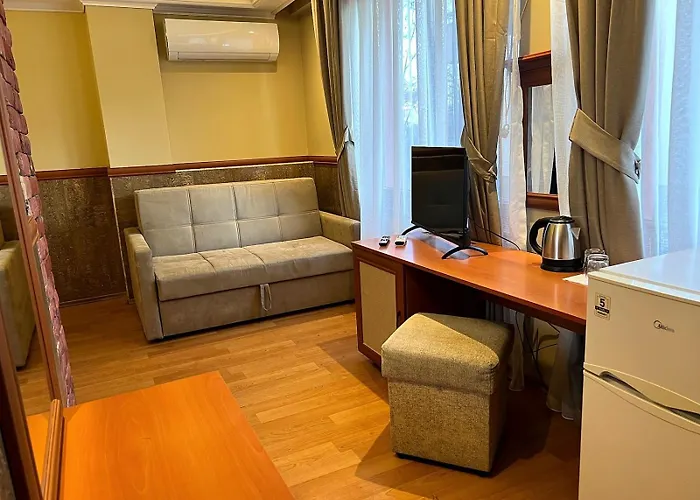 California Хотел 3*