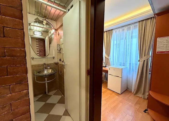 Хотел California 3*