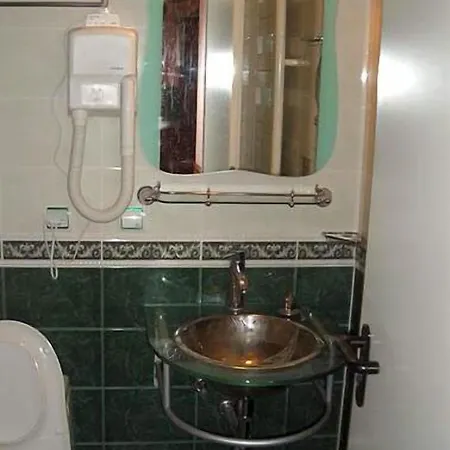 酒店 California 3*