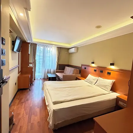 California Hotel 3*
